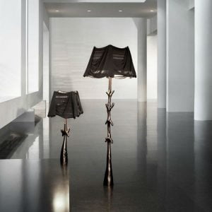 Lámpara de piso de madera Muletas by BD Barcelona | Estudio Lofft