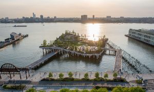 Situado sobre el río Hudson, en la ciudad de Nueva York y diseñado por Heatherwick Studio es la culminación de más de 8 años de planificación