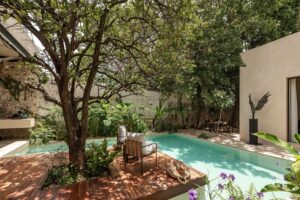 Residencia que se remonta a los inicios del siglo XX, situada en una de las vías más destacadas de la ciudad de Mérida.