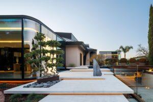 La Casa de Lavra ejemplifica la conexión que la arquitectura puede establecer entre el entorno y el cliente. Cada casa diseñada es única.