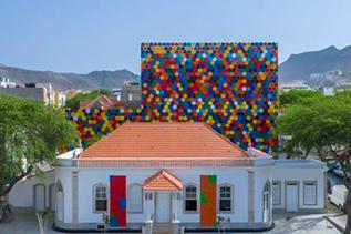  FACHADA CREATIVA: ECO-ARTE EN CABO VERDE 