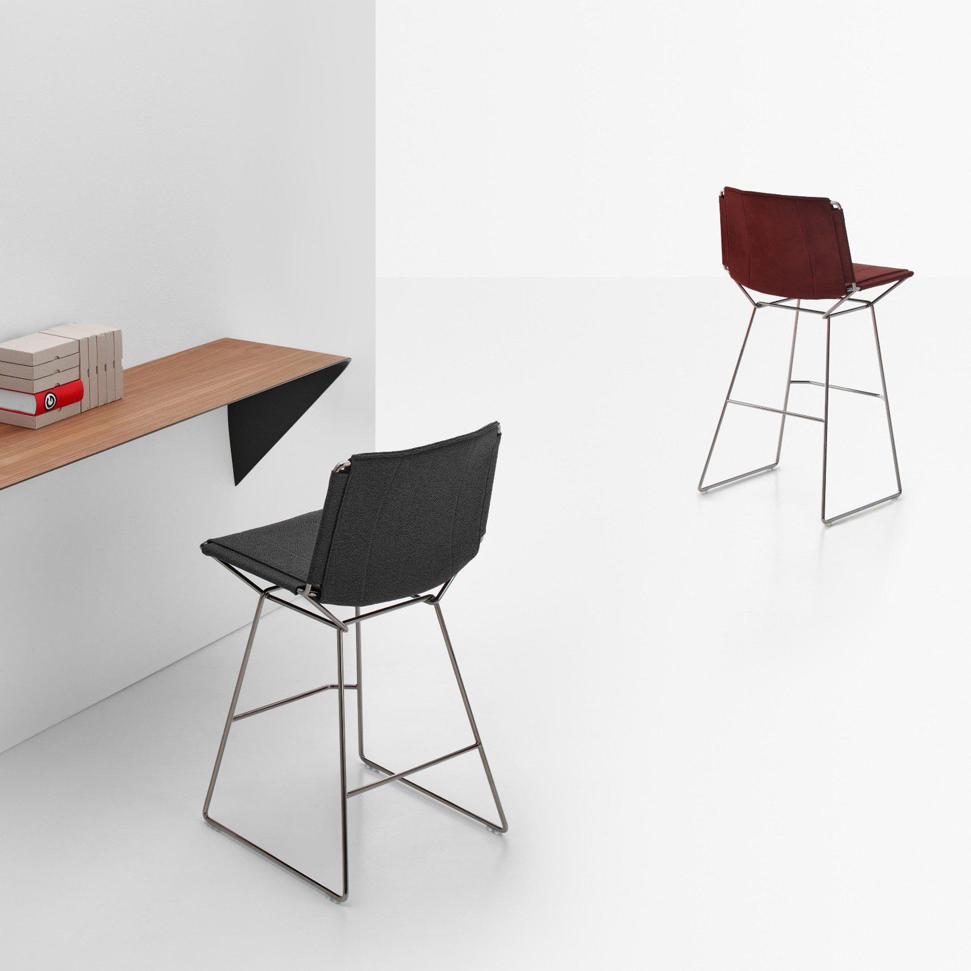 Taburete elegante y minimalista  NEIL LEATHER STOOL by  MDF Italia