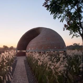 BIBLIOTECA EN ESPIRAL EN EL PAISAJE RURAL DE ZHEJIANG 