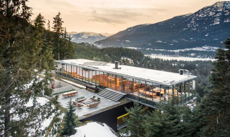 Casa Flag: Una conexión única entre el interior y el exterior en Whistler