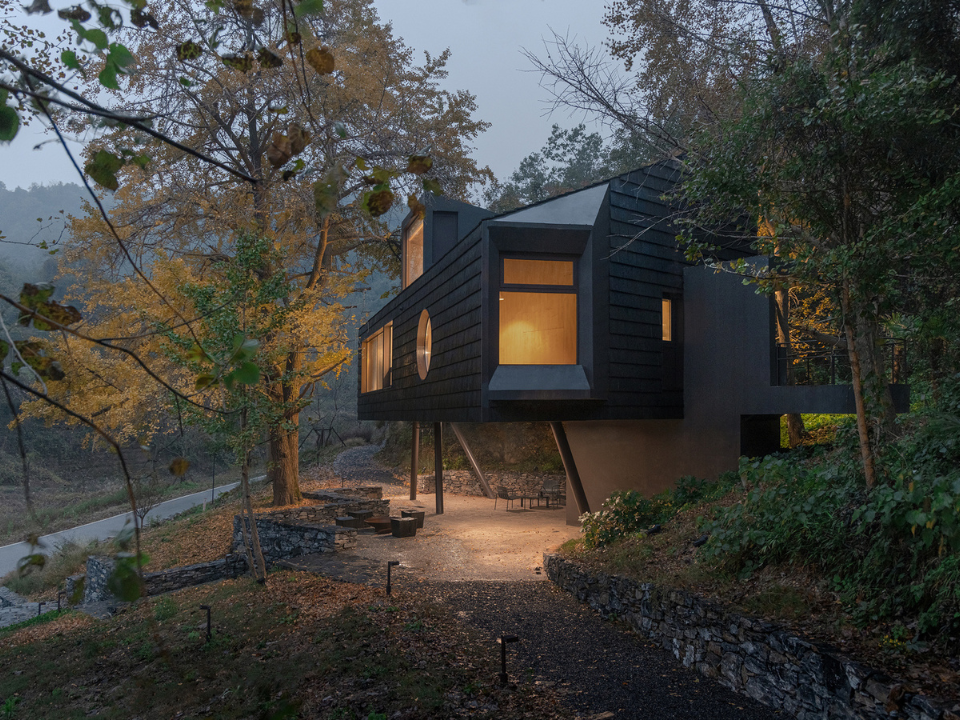 Casa del Árbol en el Bosque de Moguang Studio