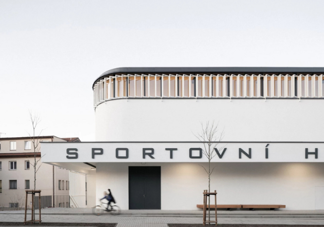 Diseño de Pabellón Deportivo en Řevnice