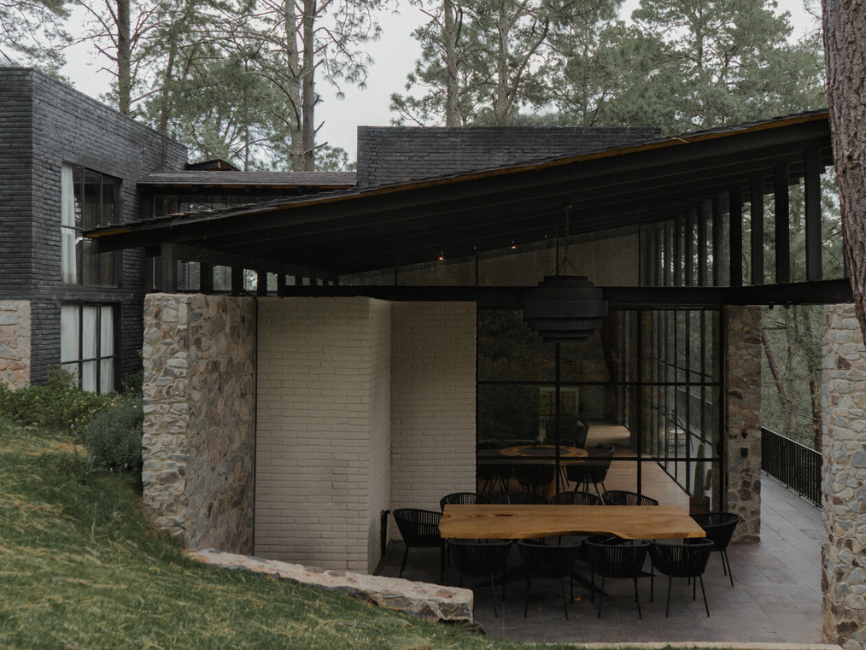 Casa Emilia: Un Diseño Integrado con la Naturaleza