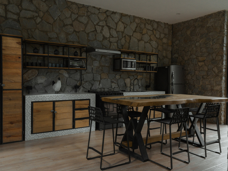 Casa Emilia: Un Diseño Integrado con la Naturaleza