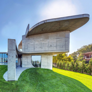 Casa Liminal Frente al Río East