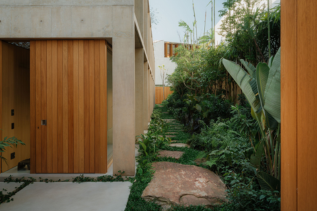 Water House: Integración Arquitectónica y Naturaleza