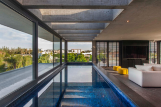 Water House: Integración Arquitectónica y Naturaleza