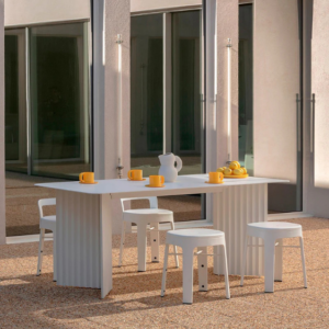 Elegante PLEC DINING no es solo una mesa.