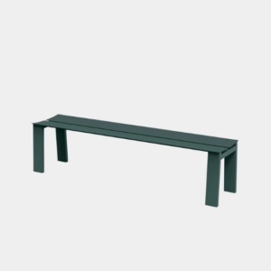 Un asiento que prescinde de adornos para destacar su esencia elemental, cruda y sofisticada.