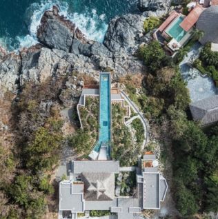 UNA VIVIENDA QUE FLOTA ENTRE MAR Y CIELO 