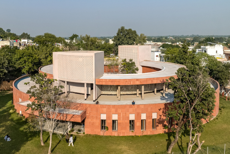 Chhatarpur, India, se encuentra la Institución Cívica Granthalay