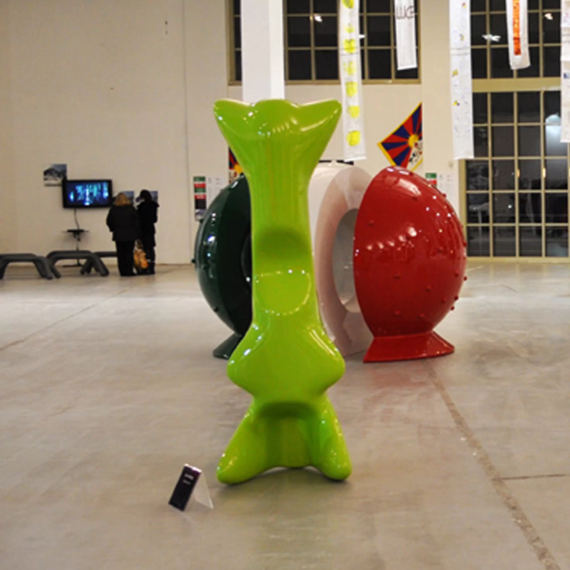 esculturas unicas BACKPACK JACK Parte centinela, parte trotamundos,