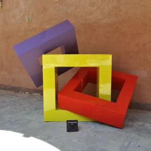 Esculturas de Farhi destacan con ingenio en el perfecto equilibrio