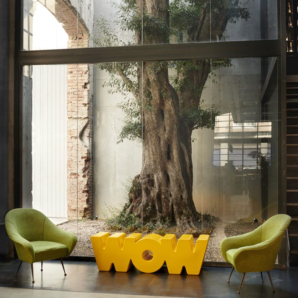 Banca WOW by SLIDE mobiliario eclectico de polietileno