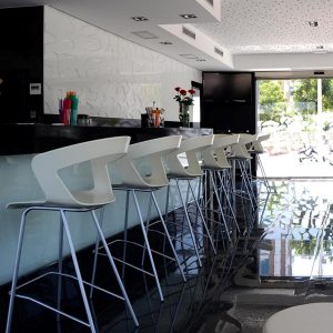 Sillas para barra modernas Ibis by Et al | Estudio Lofft