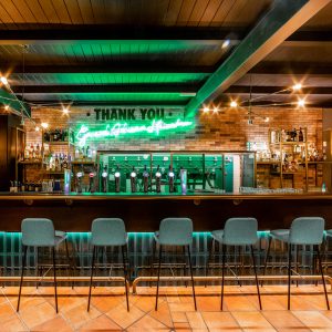 TABURETES ALTOS PARA BAR MYRA BY ET AL | ESTUDIO LOFFT